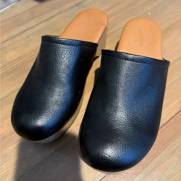 Black faux leather Clogs size 7 - Picture 1 of 3